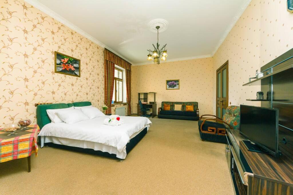 Apartment With View On Inpedendence Square Khreshchatyk Kyiv Exterior photo